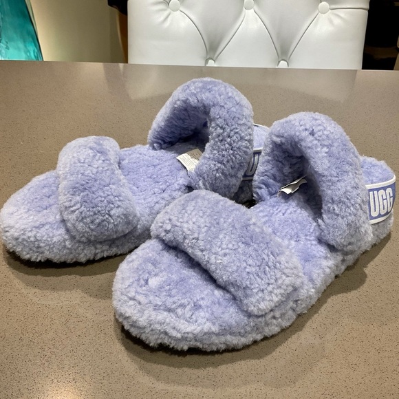 UGG 💜 Mauve—Lilac colored furry slippers. Size 7 💜 Lightly Worn 💜 Lovely ! 💜 - Picture 5 of 5